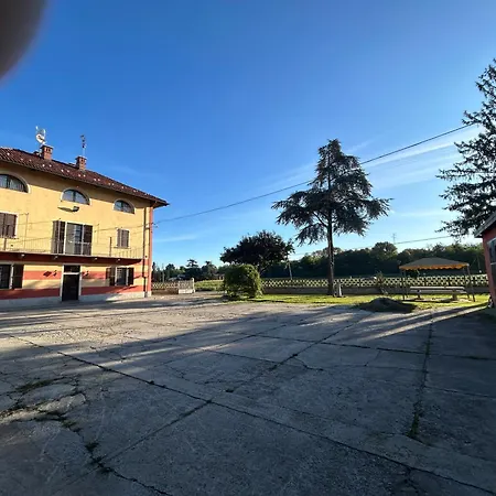 Cascina Santa Marta House דירה